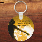 行儀良い女性 – keychain キーホルダー (正面)