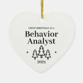 行動アナリストの新しいジョブとしての初めてのクリスマス セラミックオーナメント (正面)