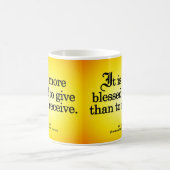 行為に20-35を与える天恵 コーヒーマグカップ (中央)