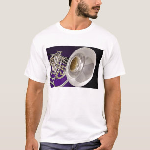 行進のフレンチ・ホルンのTシャツ Tシャツ