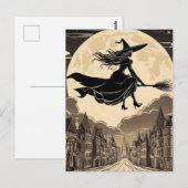 街の上空をほうきに乗って飛ぶ若きハロウィンの魔女 ポストカード (正面/裏面)
