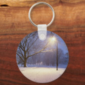 街灯と雪に覆われた木々 キーホルダー (正面)