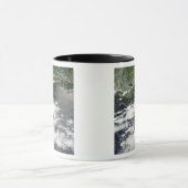 衛星放送による油漏れ2 マグカップ (中央)