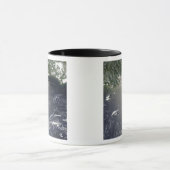 衛星放送による油漏れ マグカップ (中央)