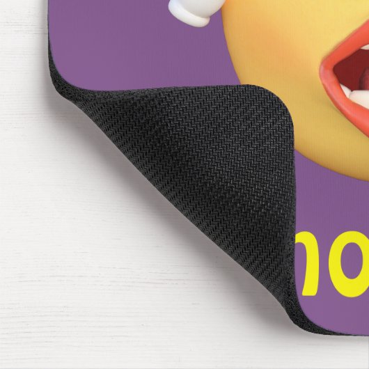 衝撃を与えられたEmojiの女の子の顔文字の漫画の顔 マウスパッド (コーナー)