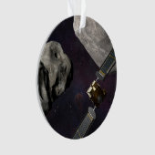 衝撃前のダーツ宇宙船とリュシカベ オーナメント (正面)