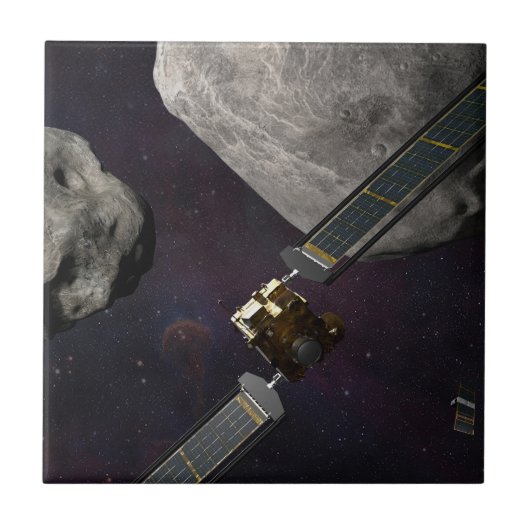 衝撃前のダーツ宇宙船とリュシカベ タイル (正面)