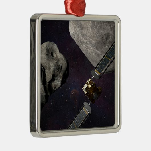 衝撃前のダーツ宇宙船とリュシカベ メタルオーナメント (右)