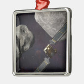 衝撃前のダーツ宇宙船とリュシカベ メタルオーナメント (左)