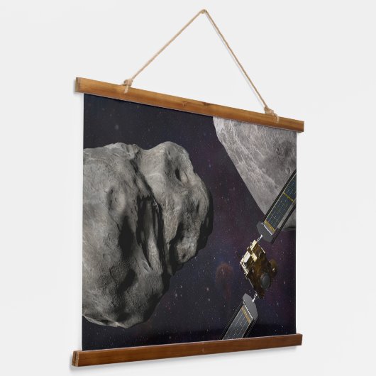 衝撃前のダーツ宇宙船とリュシカベ 吊り下げ型タペストリー (傾斜あり)