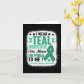 衣服ティール（緑がかった色）とは世界の卵巣がんAを意味する カード (黄色い花)