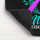 衣服ティール（緑がかった色）紫の私の甥の自殺の死の記憶 マウスパッド (コーナー)