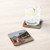 衣装を着たアマチュアフォークダンサーが楽しむ コースター (右側)