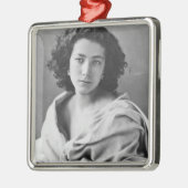 衣裳、c.1860のサラ・ベルナール メタルオーナメント (左)