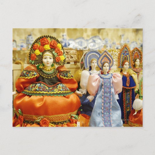 表示された伝統的コスチュームロシアのの人形 ポストカード (正面)