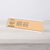 表紙で判断してはいけないカスタマイズ桃 デスクネームプレート (正面)