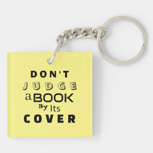 表紙で判断するな キーホルダー (裏面)