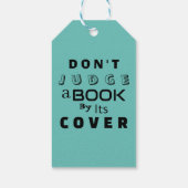 「表紙で判断するな」引用文ピンクブルー ギフトタグ (裏面)