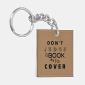 「表紙で判断するな」薄茶色 キーホルダー (正面左)