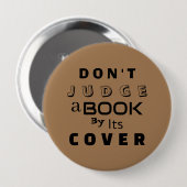 「表紙で判断するな」薄茶色 缶バッジ (正面&裏面)