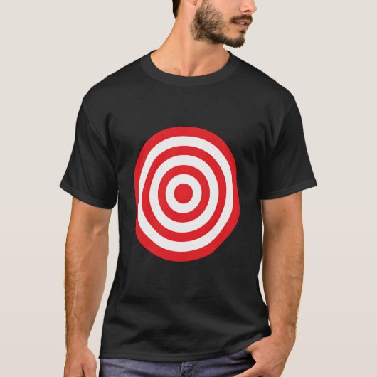 表裏にプリントされた的の中心 赤いブルズアイ Tシャツ (正面)