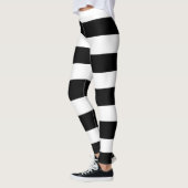 被収容者のレギンス レギンス (左)