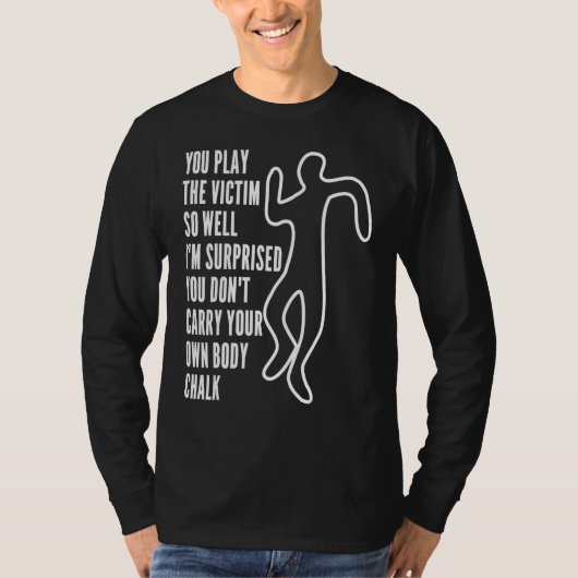 被害者ヅラがうますぎて驚く サラスト Tシャツ (正面)