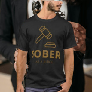 裁判官としての冷静さ – 金ゴールドゲベルティー Tシャツ