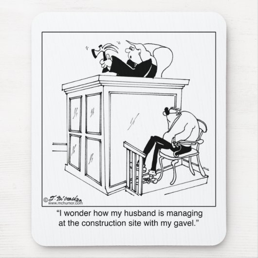 裁判官はハンマー槌ではなくを使用します マウスパッド (正面)