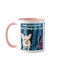 裁判官は背骨と歯の両方を持つ（マグカップ）