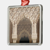 裁判所からのギャラリーのアーチの詳細、 メタルオーナメント (左)