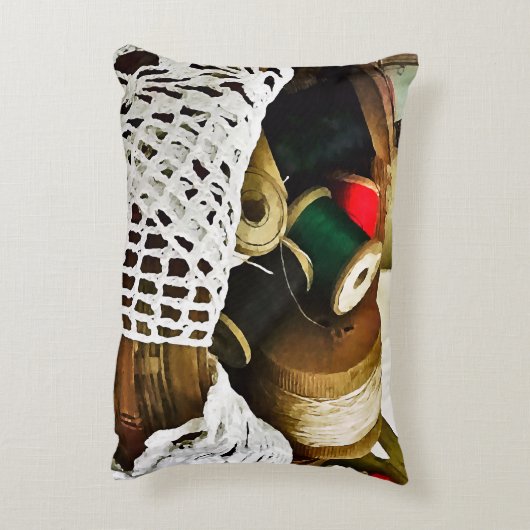 裁縫の糸とレース付きバスケット アクセントクッション (裏面(縦))