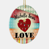 裁縫の船乗り愛のクリスマスパーソナライズされた。 セラミックオーナメント (右)