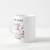 裁縫は生き残りの技術として始まる コーヒーマグカップ (正面左)