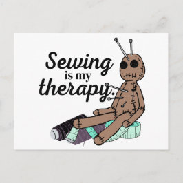 裁縫は私のセラピー!ブードゥー人形 ポストカード