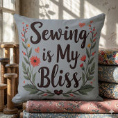 裁縫は私の至福 フローラル タイポグラフィ クッション