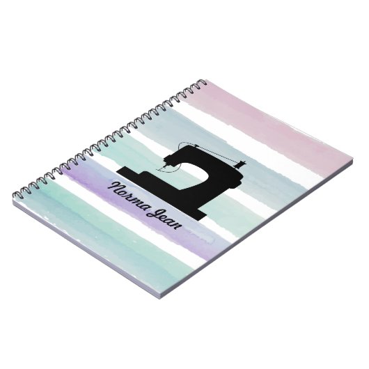 裁縫マシン/お客様の名前の水色ストライプの ノートブック (左側)