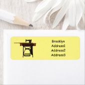 裁縫機の漫画イラストレーション ラベル (インサイチュ)