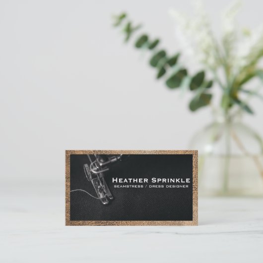 裁縫機 | 革縁ど 名刺 (スタンド正面)