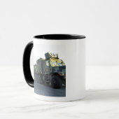 装甲トラックはモレヘッドシティの桟橋に座る マグカップ (正面左)