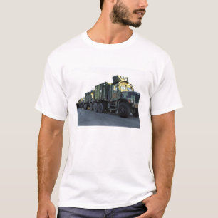 装甲トラックはMorehead都市で桟橋で置かれます Tシャツ