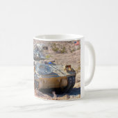 装甲人員輸送機 – M2 Bradley コーヒーマグカップ (正面右)