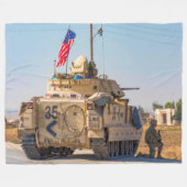 装甲人員輸送機 – M2 Bradley フリースブランケット (正面(横))