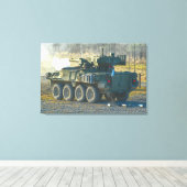 装甲人用運送業者 – Stryker 24x36 キャンバスプリント (インサイチュ (ウッドフロア))