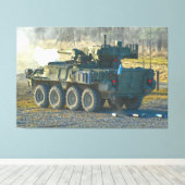装甲人用運送業者 – Stryker 40x60 キャンバスプリント (インサイチュ (ウッドフロア))