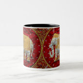 装飾されたインドゾウの赤および金ゴールド ツートーンマグカップ (中央)