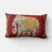 装飾されたインドゾウの赤および金ゴールド ランバークッション (裏面)