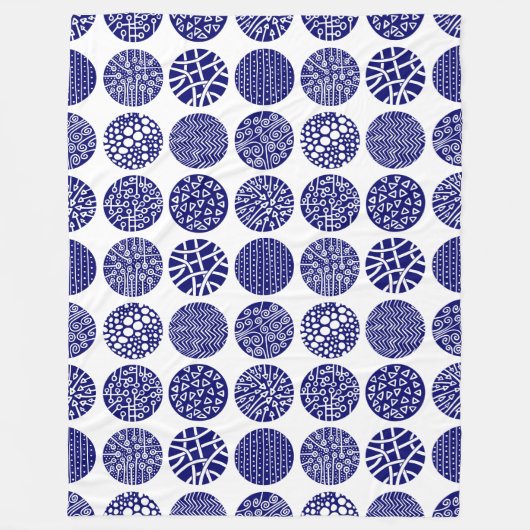 装飾サークル – 深いネイビーとホワイト フリースブランケット (正面)