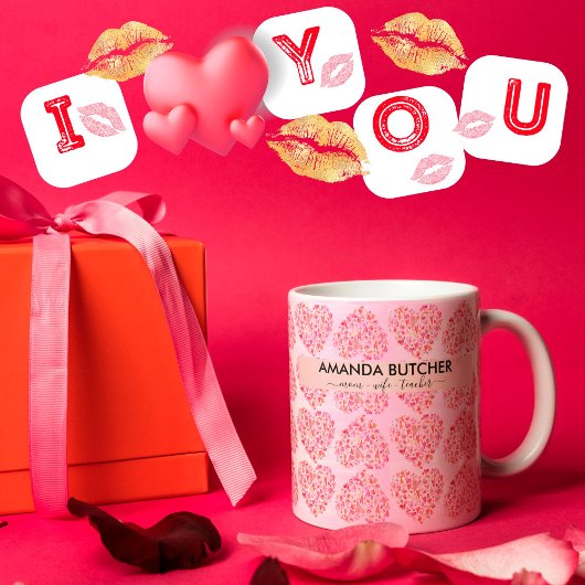 装飾ファンシーロマンチックな赤とピンクのハートパターン カフェラテマグ