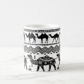装飾ラクダのシームレスパターンデザイン コーヒーマグカップ (中央)